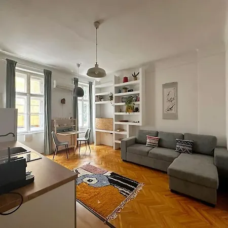 Apartment Downtown Haven- Aurora Charm *