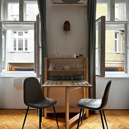 Downtown Haven- Aurora Charm * 布达佩斯