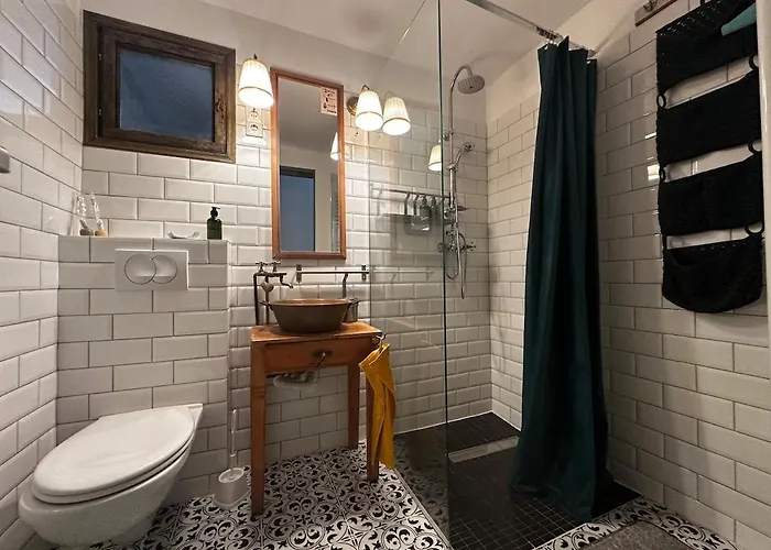 Downtown Haven- Aurora Charm بودابست