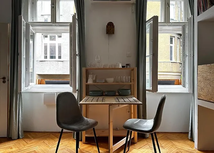 Downtown Haven- Aurora Charm * بودابست